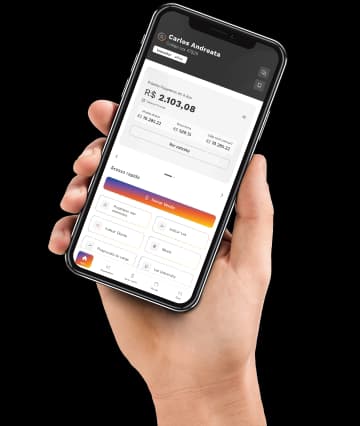 Mão segurando smartphone com o app Líder Lex