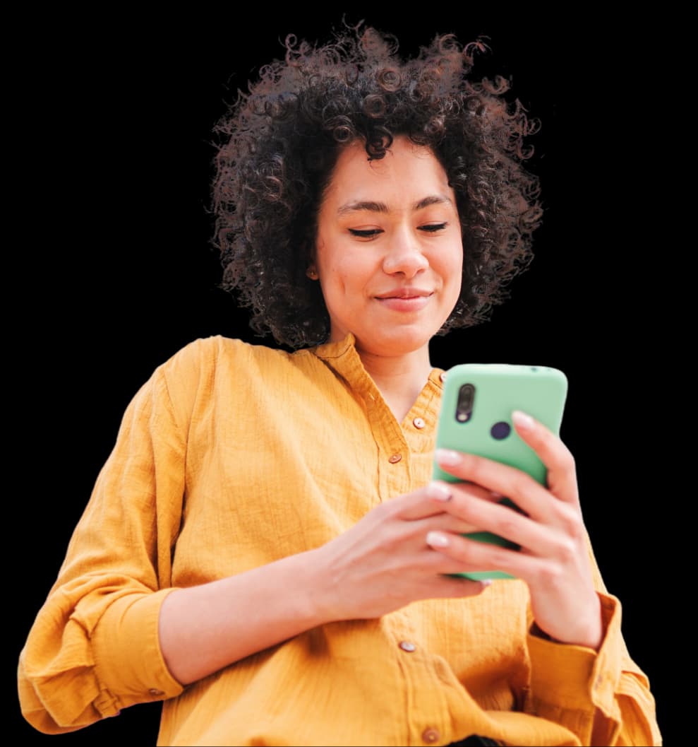 Pessoa usando o smartphone com o app Lex