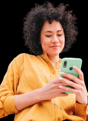 Pessoa usando o smartphone com o app Lex